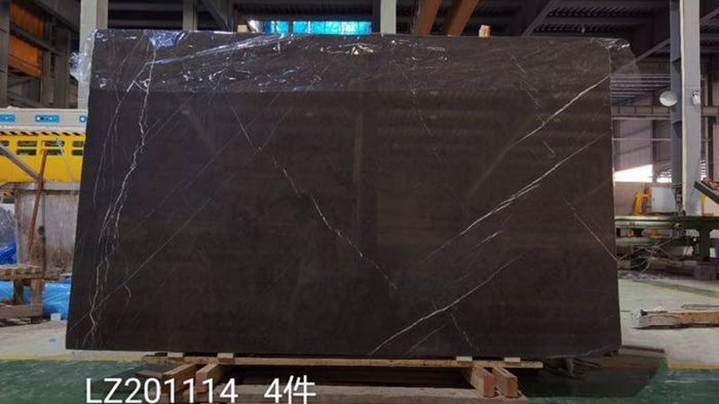 大理石背景墙安装完成后，日常维护保养同样重要。以下是一些保养建议：